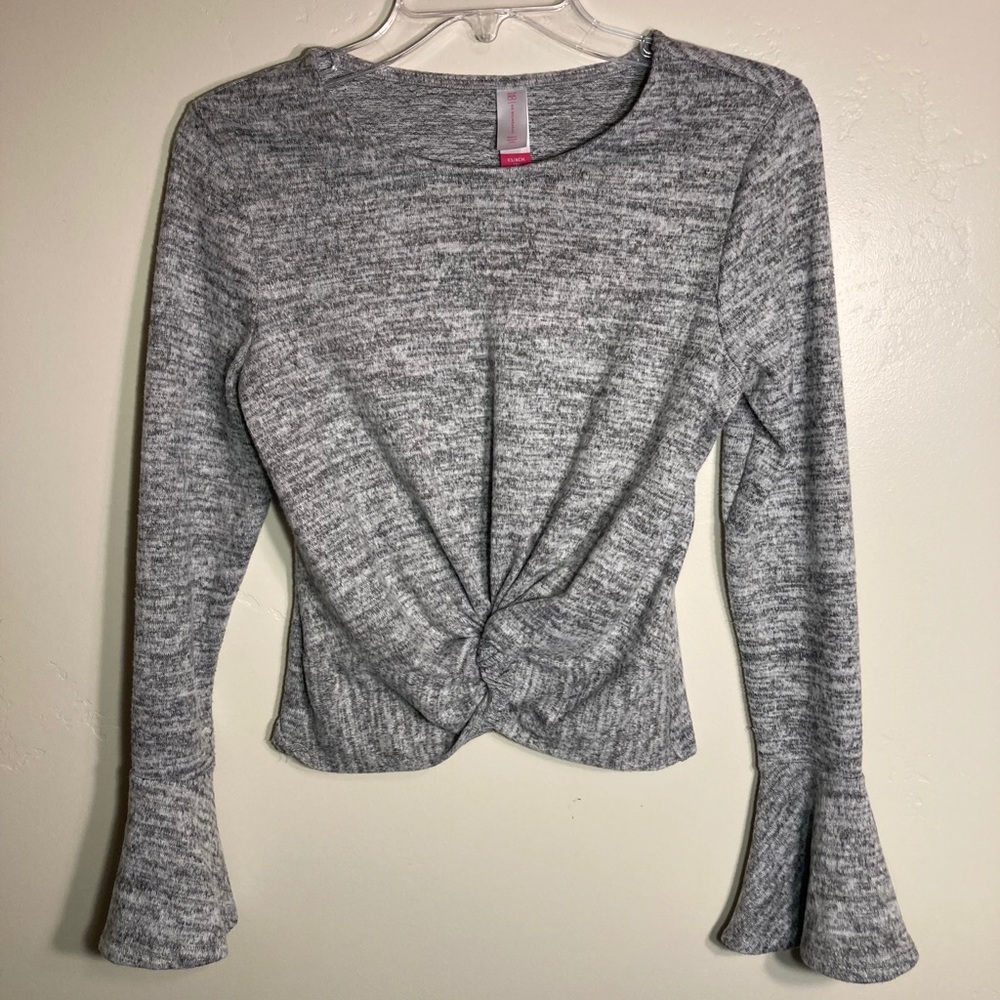 Gray bell bottomed-sleeved crop top!